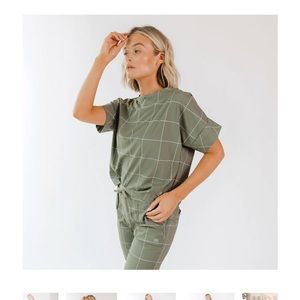 Albion sage window pane boss crop tee and jetsetters in medium.